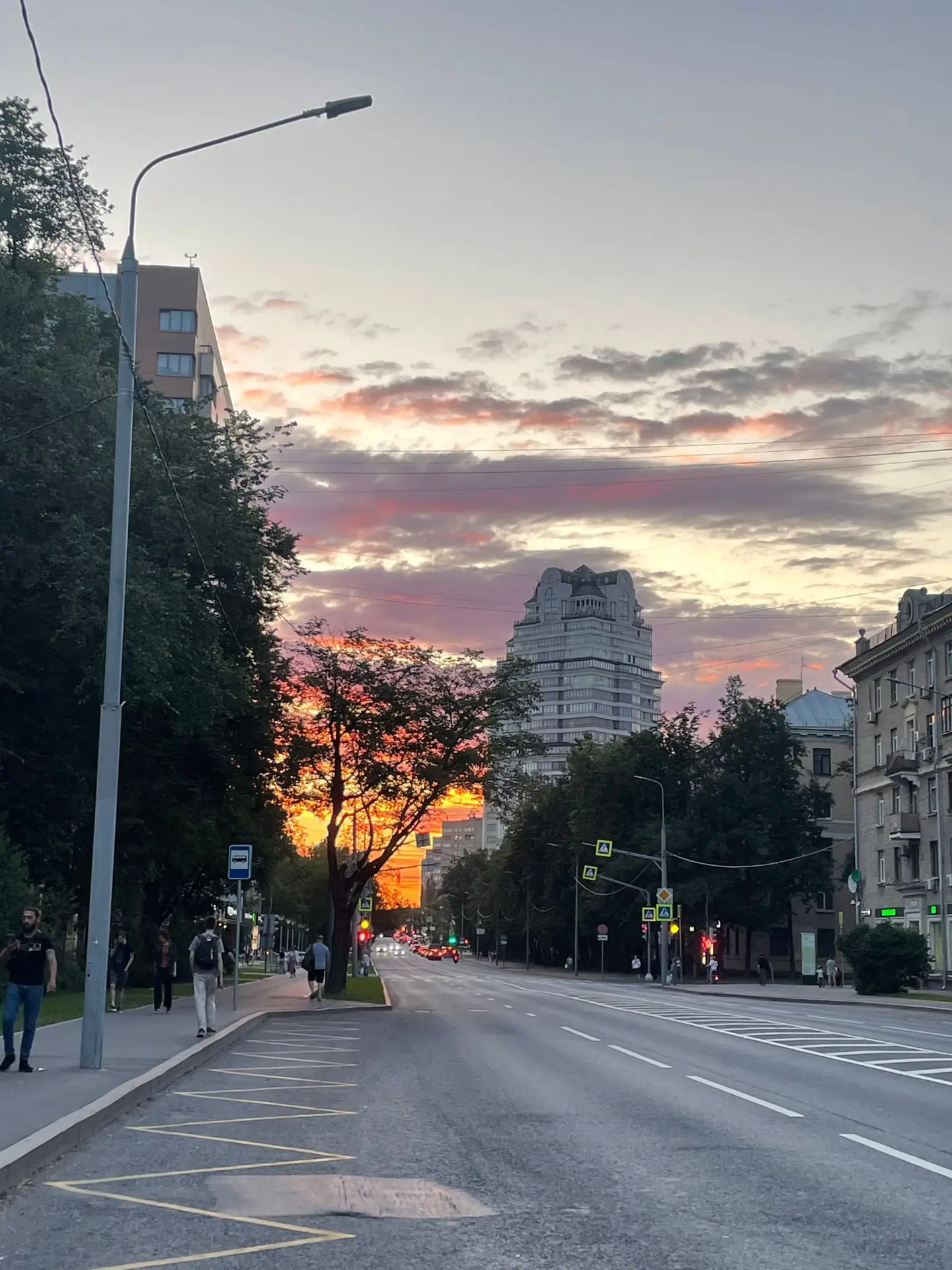 Городские закаты в объективе наших ребят 🌇

Как красиво вы умеете замечать эти моменты!

Новая порц