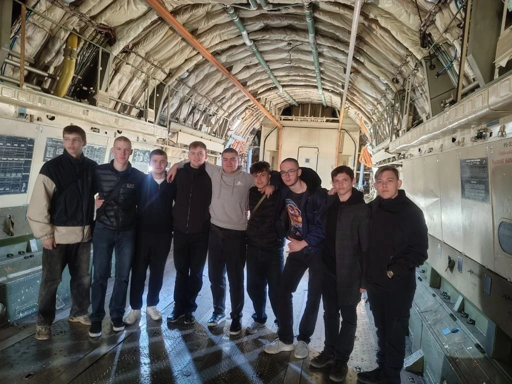 Я бы в лётчики пошёл,  пусть меня научат! 🛩  Наши ученики 10 и 11 классов технического профиля приня