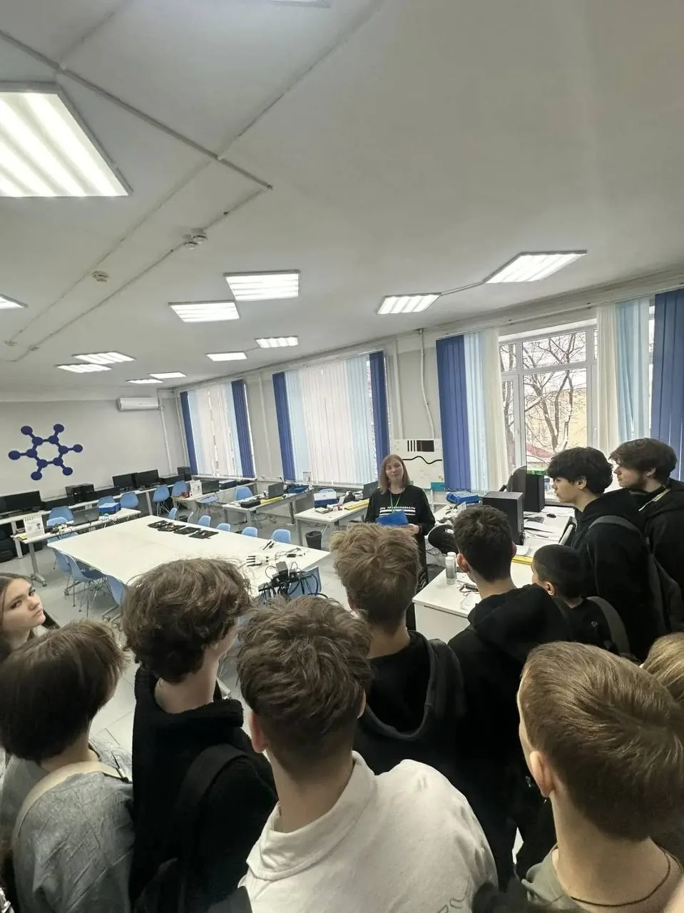 🎓 Профессиональные горизонты Учащиеся 8–9 классов нашей школы побывали на региональном этапе чемпион