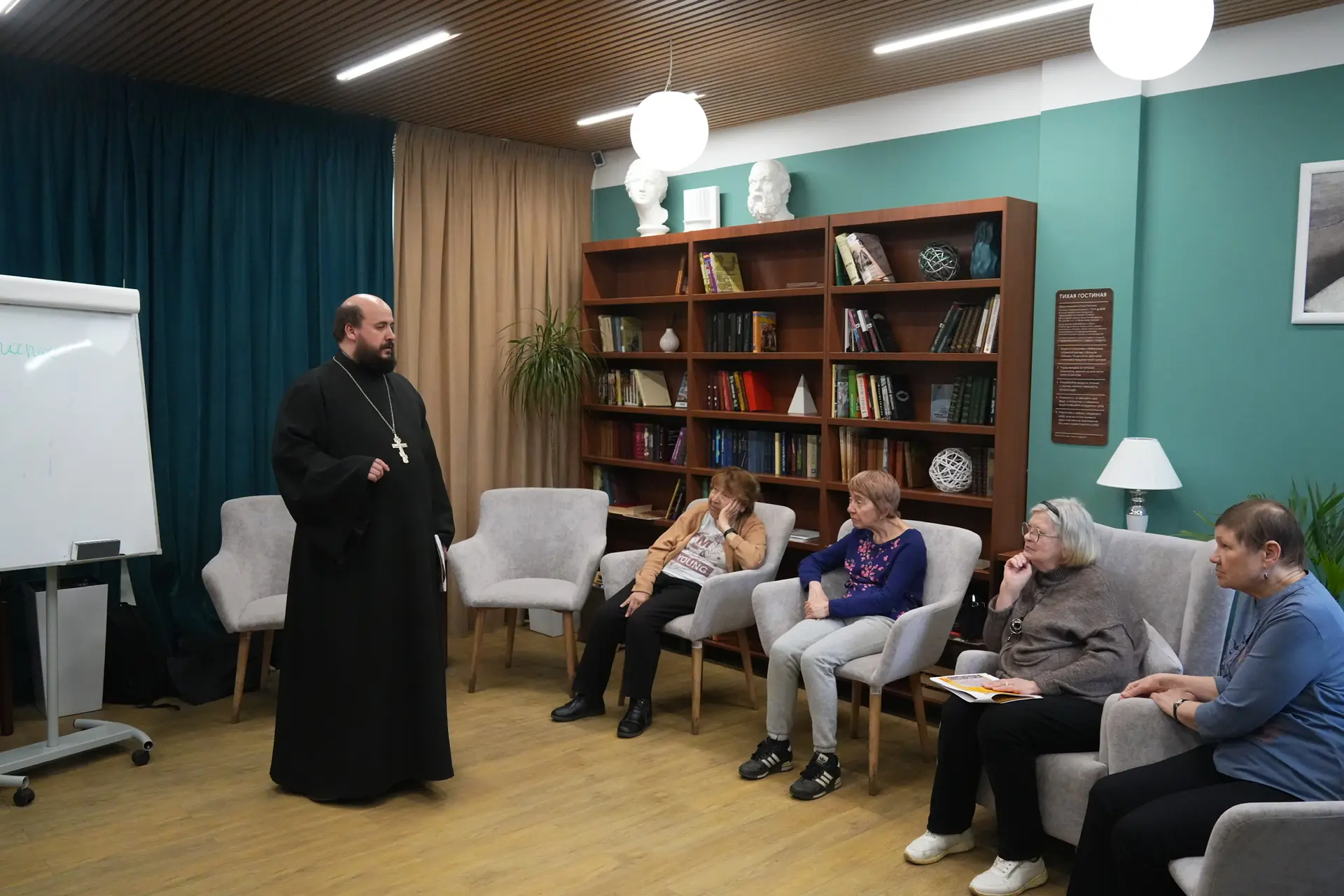 Подготовьтесь к Пасхе вместе с «Московским долголетием» 🕊️  В центрах стартовала неделя с большой те