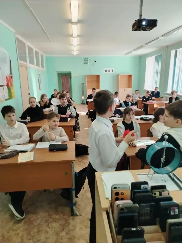 Вести с урока  Как приятно смотреть, когда ребята с удовольствием проводят опыты, каждый хочет попро