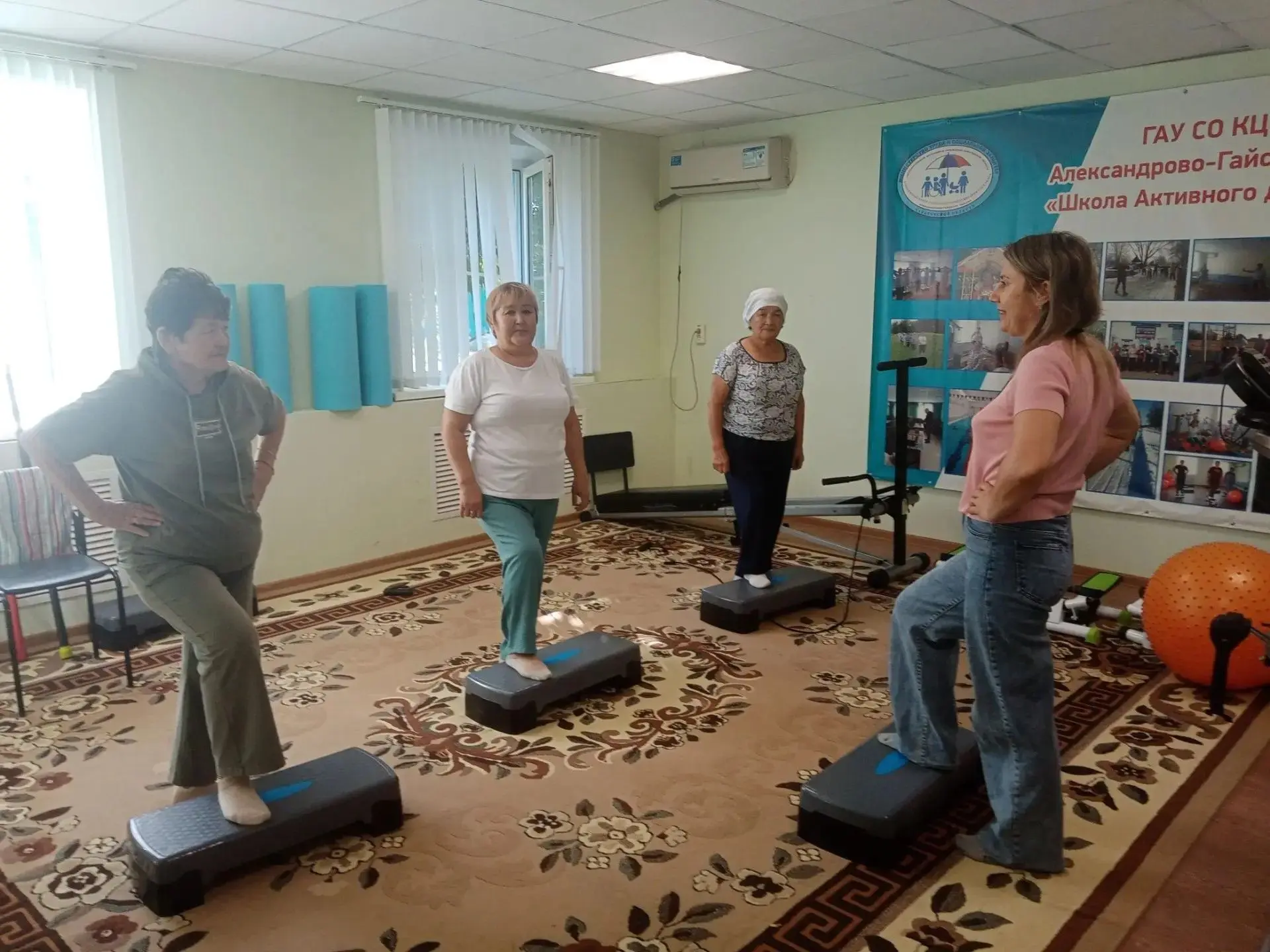 В комплексном центре социального обслуживания населения Александрово-Гайского района ра...