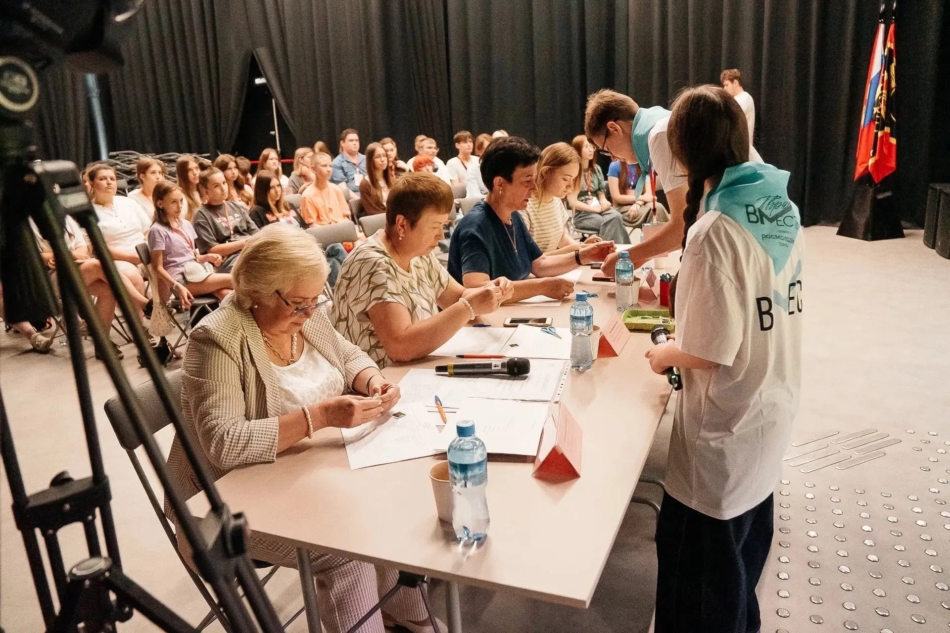 🌟Будущее за нами: участие в форуме «Мир держится на молодых»! 

Овчинникова Анастасия активистка на