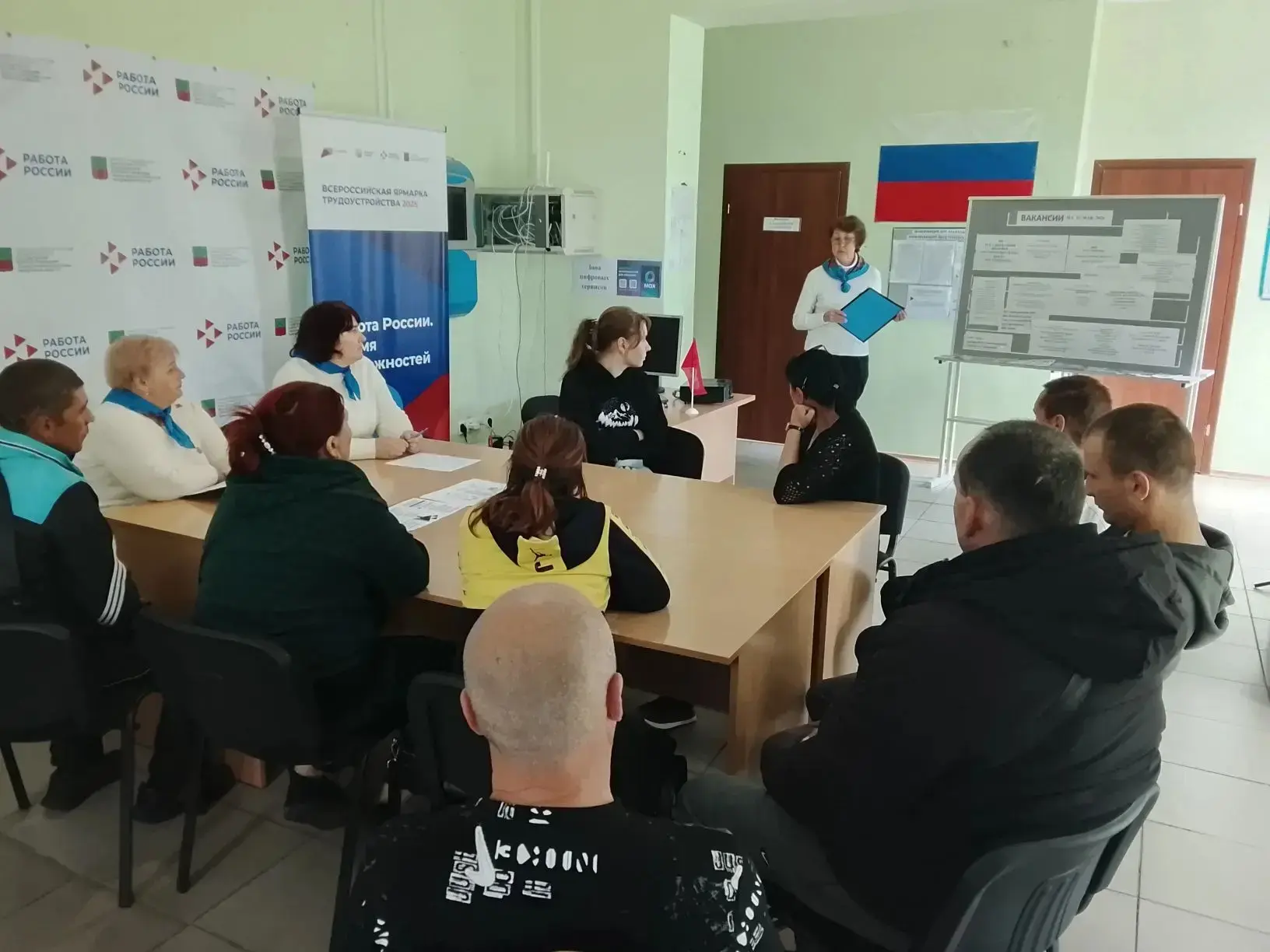 Шаг навстречу трудоустройству: День открытых дверей в куйбышевском Кадровом центре  👩‍💼 Посетителей 