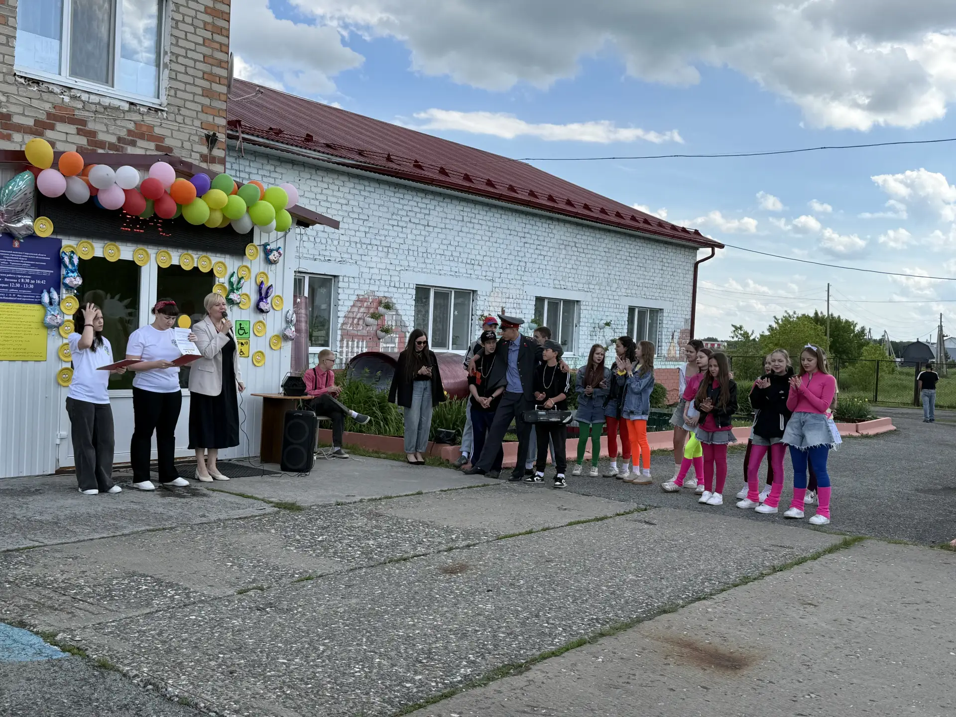 В День защиты детей в Комплексном центре социального обслуживания устроили праздник, гд...