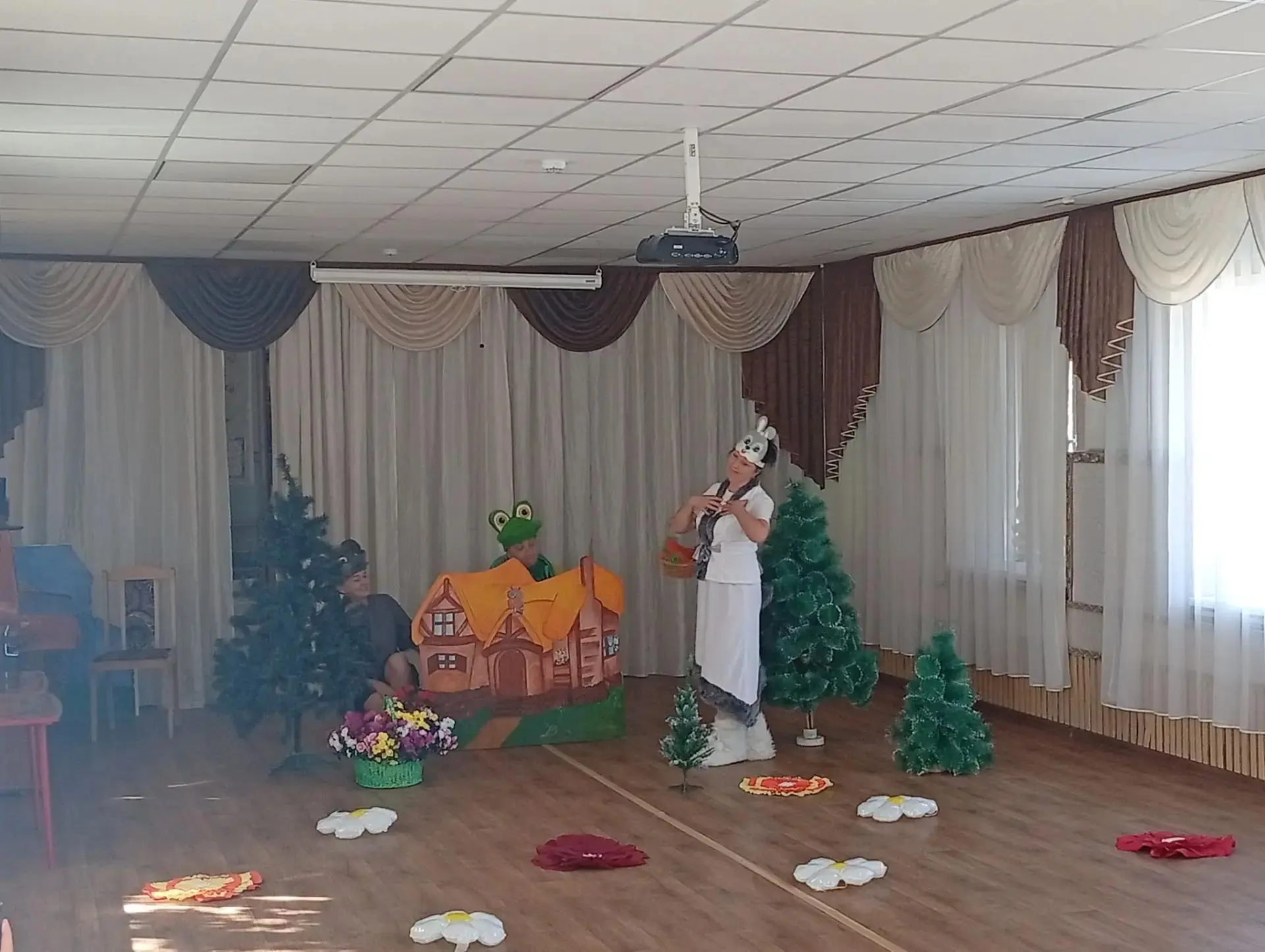 В сказке радость побеждает, Сказка учит нас любить. В сказке звери оживают, начинают го...