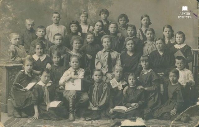 Учителя и учащиеся школы № 10, 1922-24 гг.