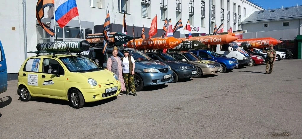 Сарматмобили готовятся к праздничному автопробегу по Казани в честь Дня России

Сегодня жители Татар