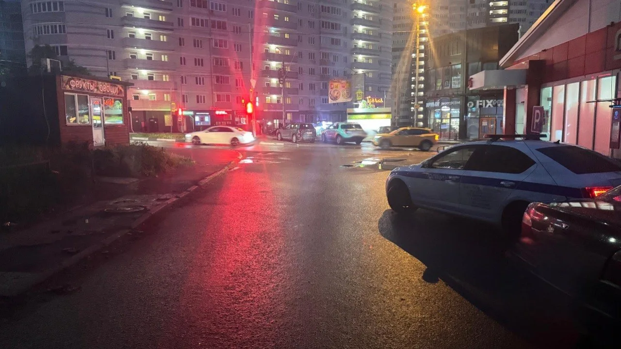 🤬Два парня + алкоголь + самокат = больница  🚨🚔Тула. Было вчера, поздно ночью, на ул. Седова 23-летни