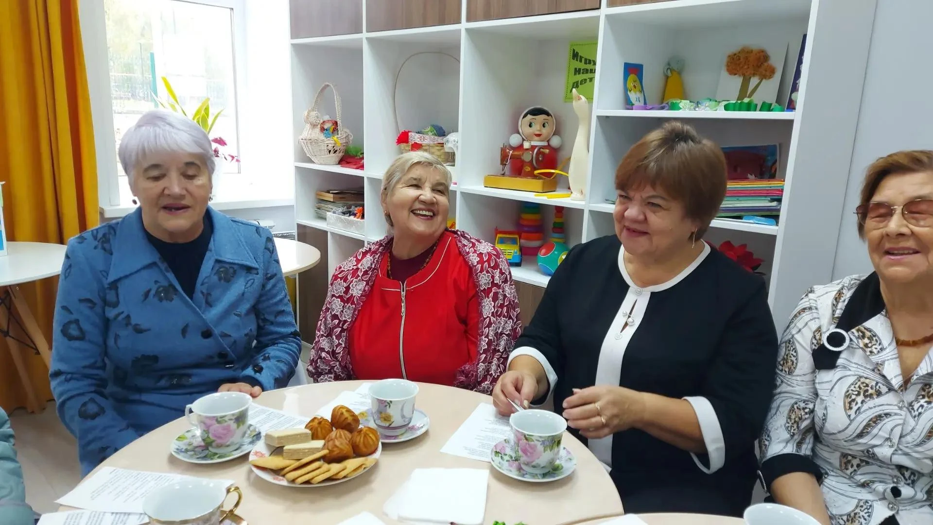 От традиций к новым проектам: «женские посиделки» в Порецком центре соцобслуживания