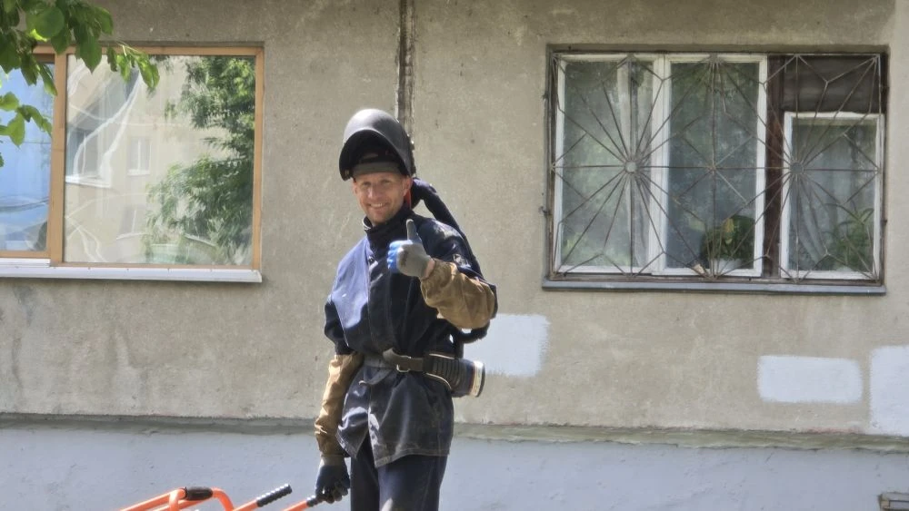 Подрядчик завершил работу по ремонту проблемного участка сети ГВС на 4 й Пятилетке .Пов...