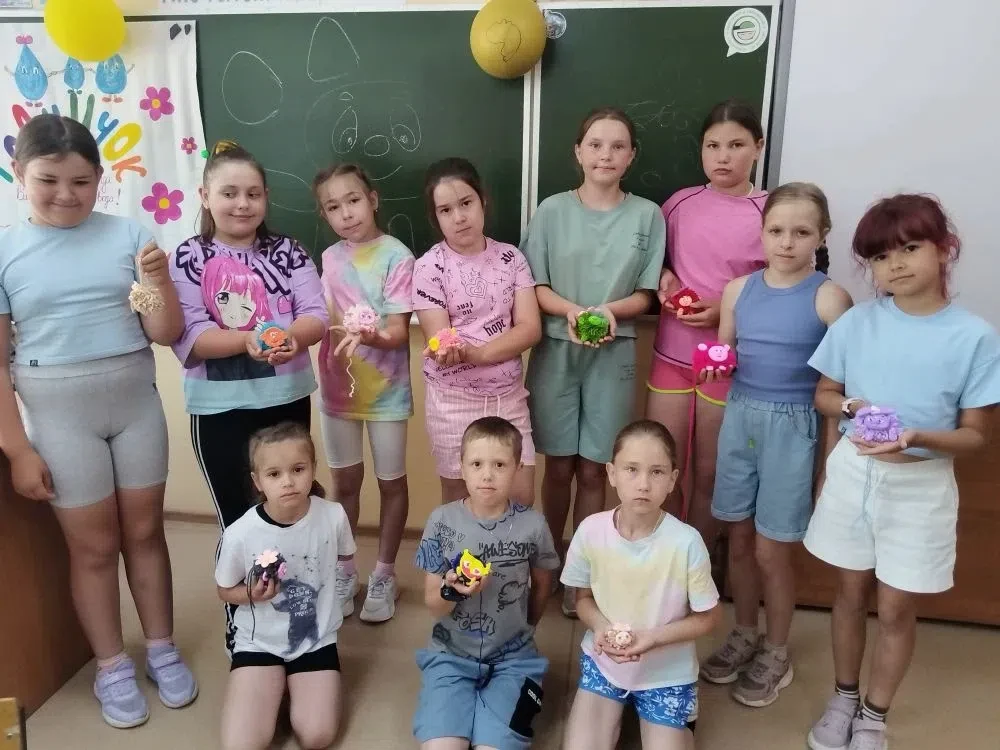 В пришкольном лагере" Родничок" МБОУ Среднедевятовоской СОШ был проведён кружок "Пластилинография" (