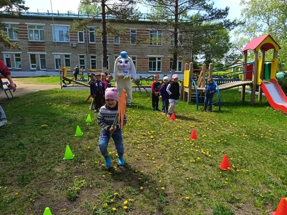 ☀️ Утренняя зарядка + Зайчик = Взрыв эмоций!

Сегодня спортплощадка нашего сада превратилась в заячь