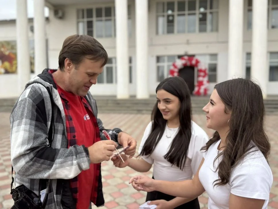 Ооооп. За работой. Точнее, за получением приятностей от восхитительно прекрасных волонт...
