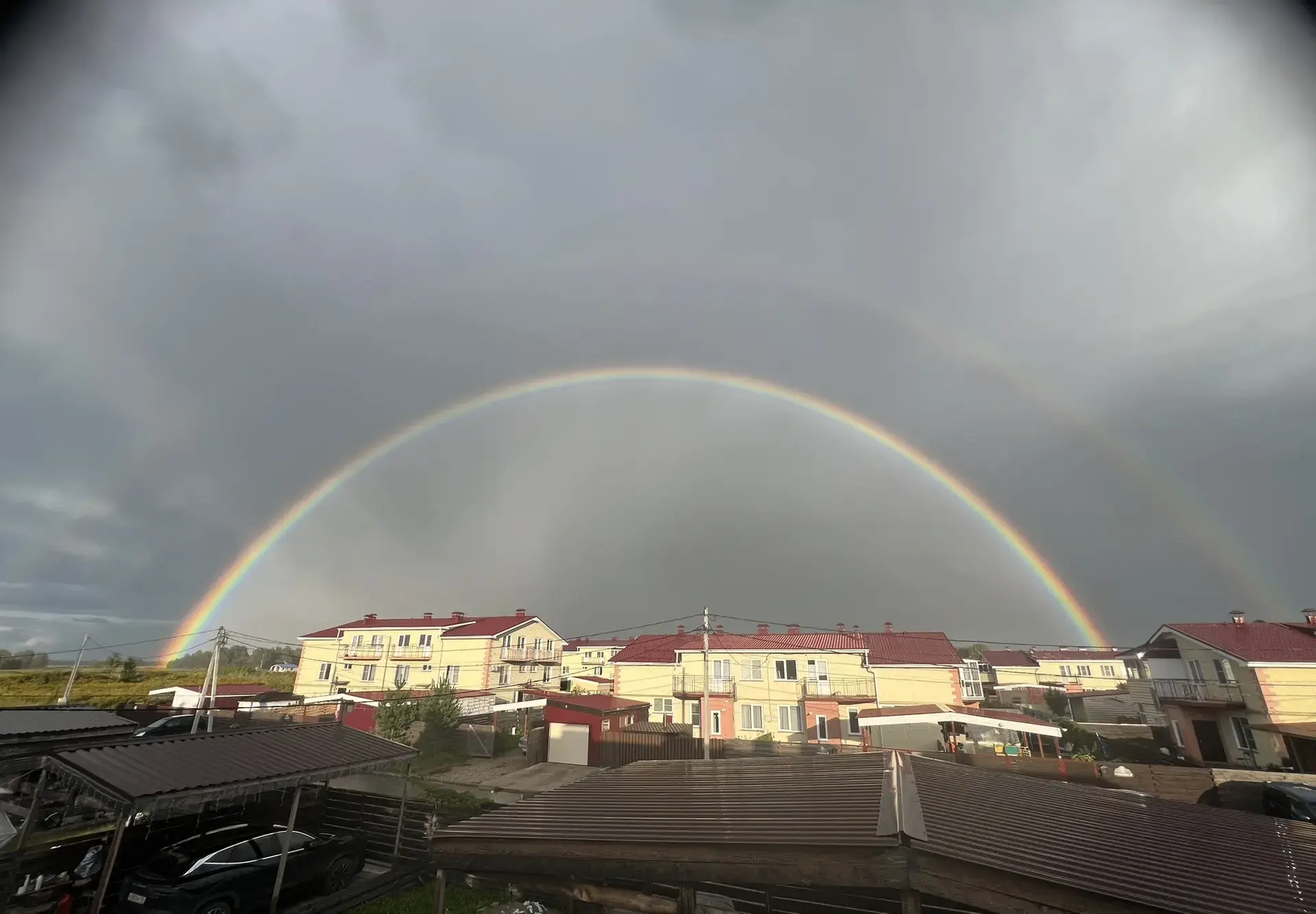 🌈 Двойная радуга в жилом районе Светлый. 2026 г.