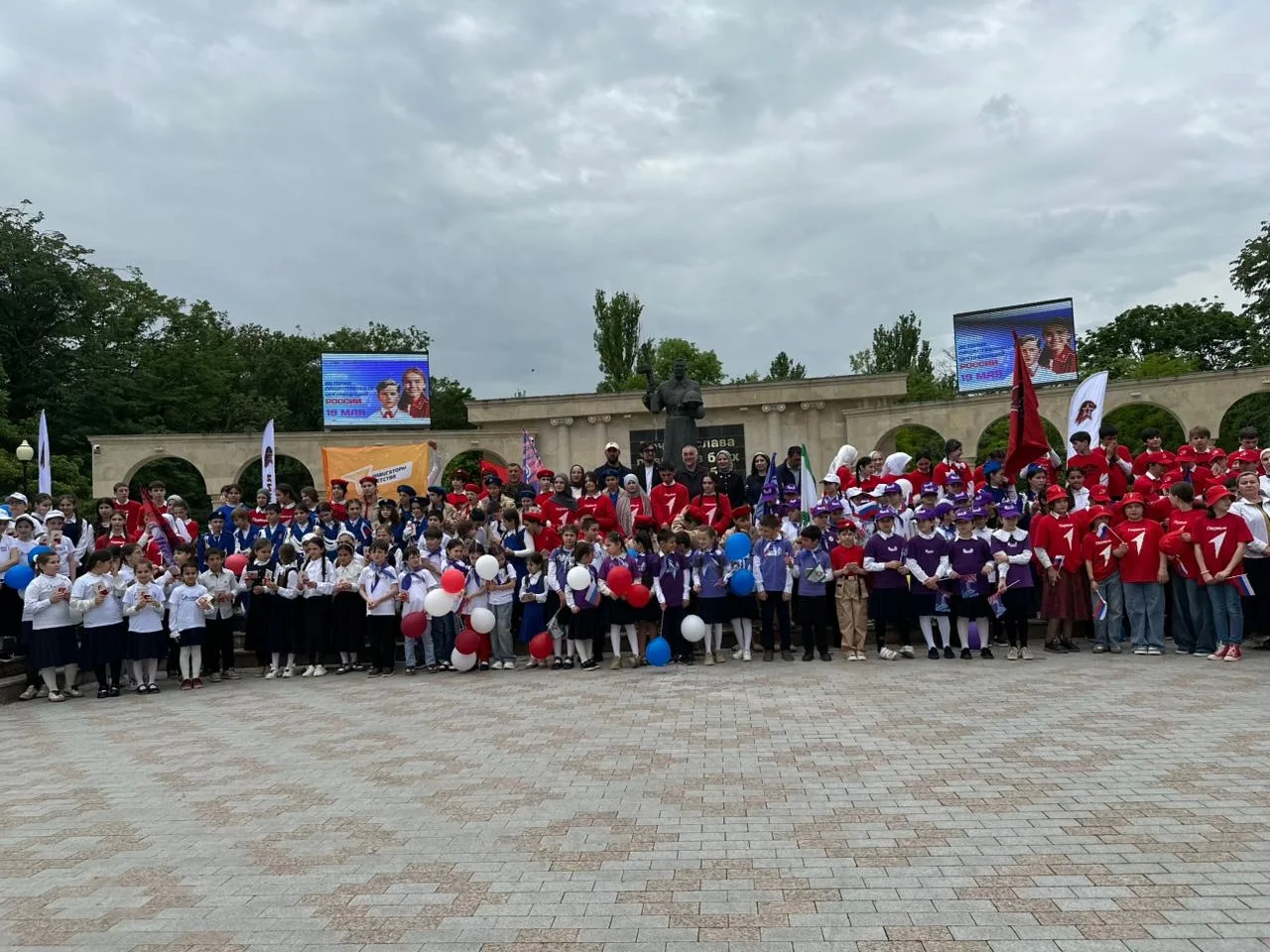 В городском парке Малгобека прошёл марш, посвящённый Дню детских общественных объединен...