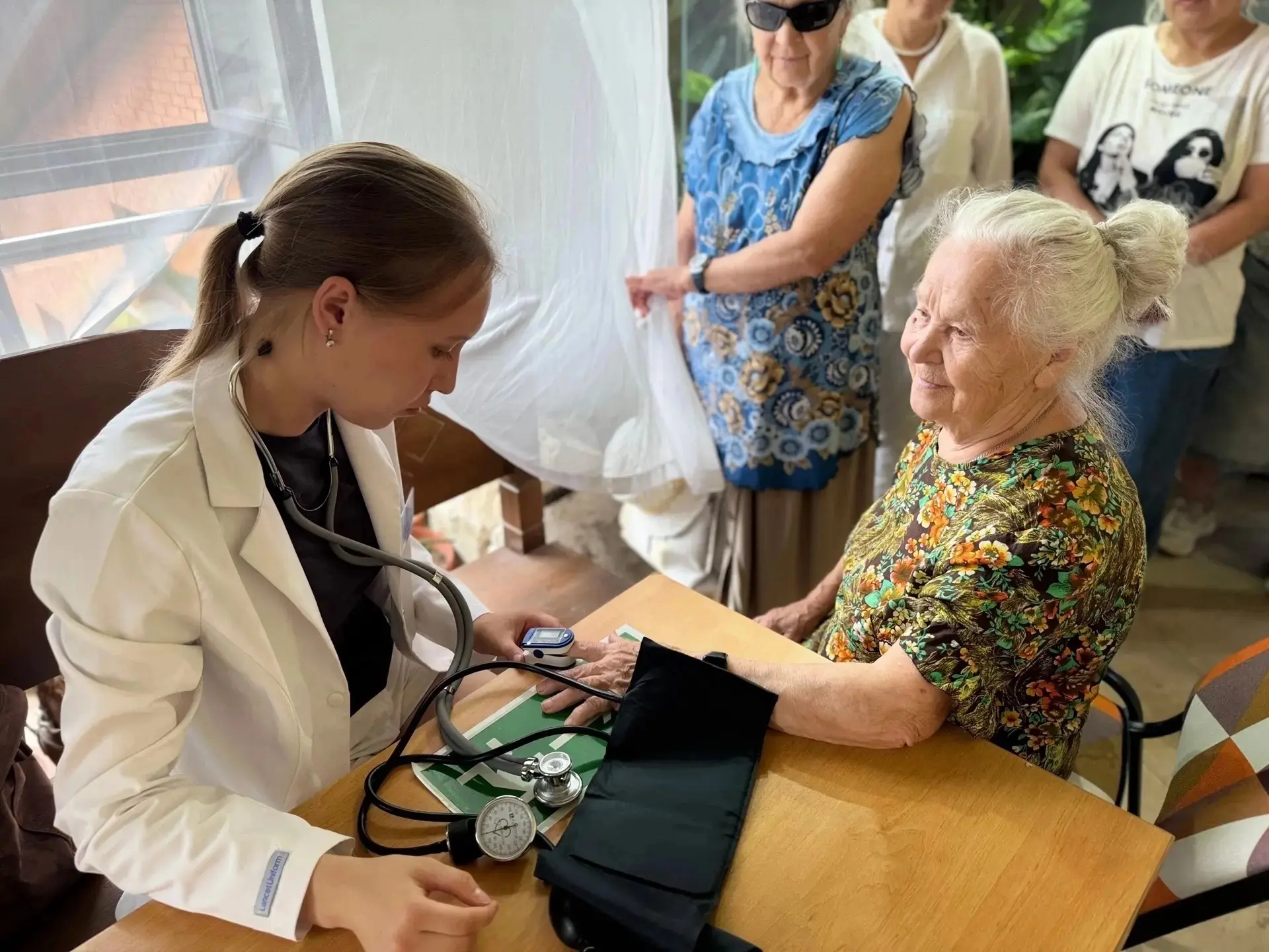 #ТематическаяНеделя

👨‍⚕Очередная «Прогулка с врачом» прошла в зоопарке в Международный день борьбы