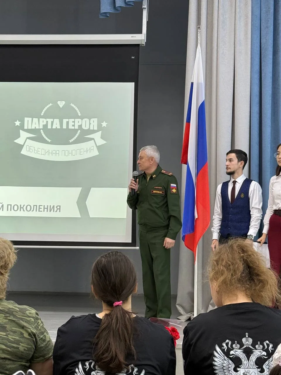 🇷🇺 Памяти героя СВО: торжественное открытие «Парты Героя» в Нежинском лицее!   Вчера, 5 февраля, в н