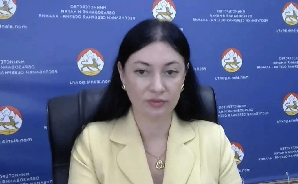 Сегодня на аппаратном совещании доложила Главе региона Сергею Меняйло о ключевых событиях в образова