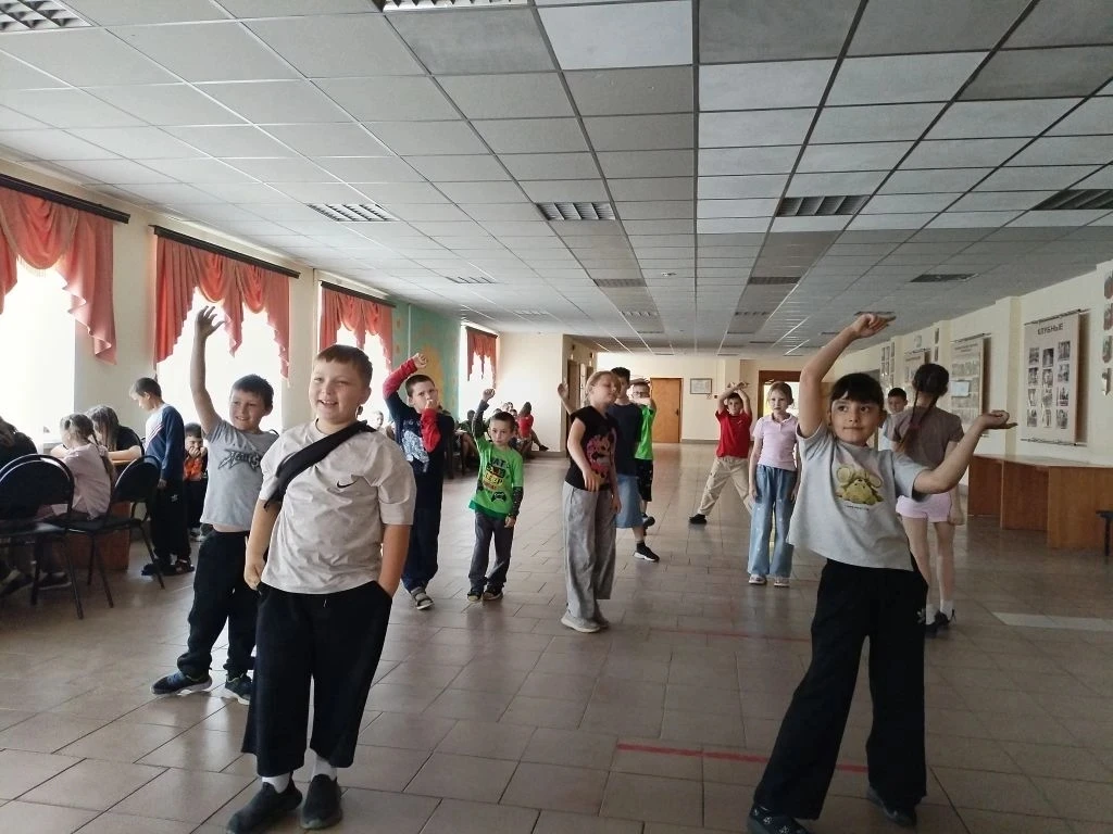 Танцевальная программа "Летний калейдоскоп" прошла для девчонок и мальчишек в нашем Цен...