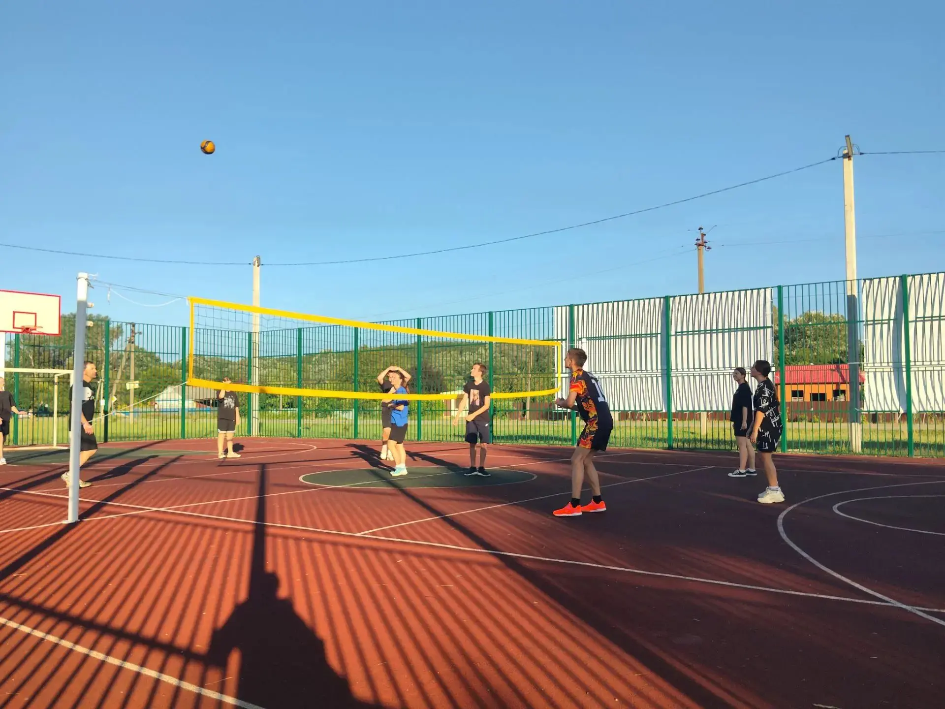 ⚽🏀🏈🎾🏐
В нашей школе на летних каникулах, продолжает действовать школьный спортивный клуб, назван