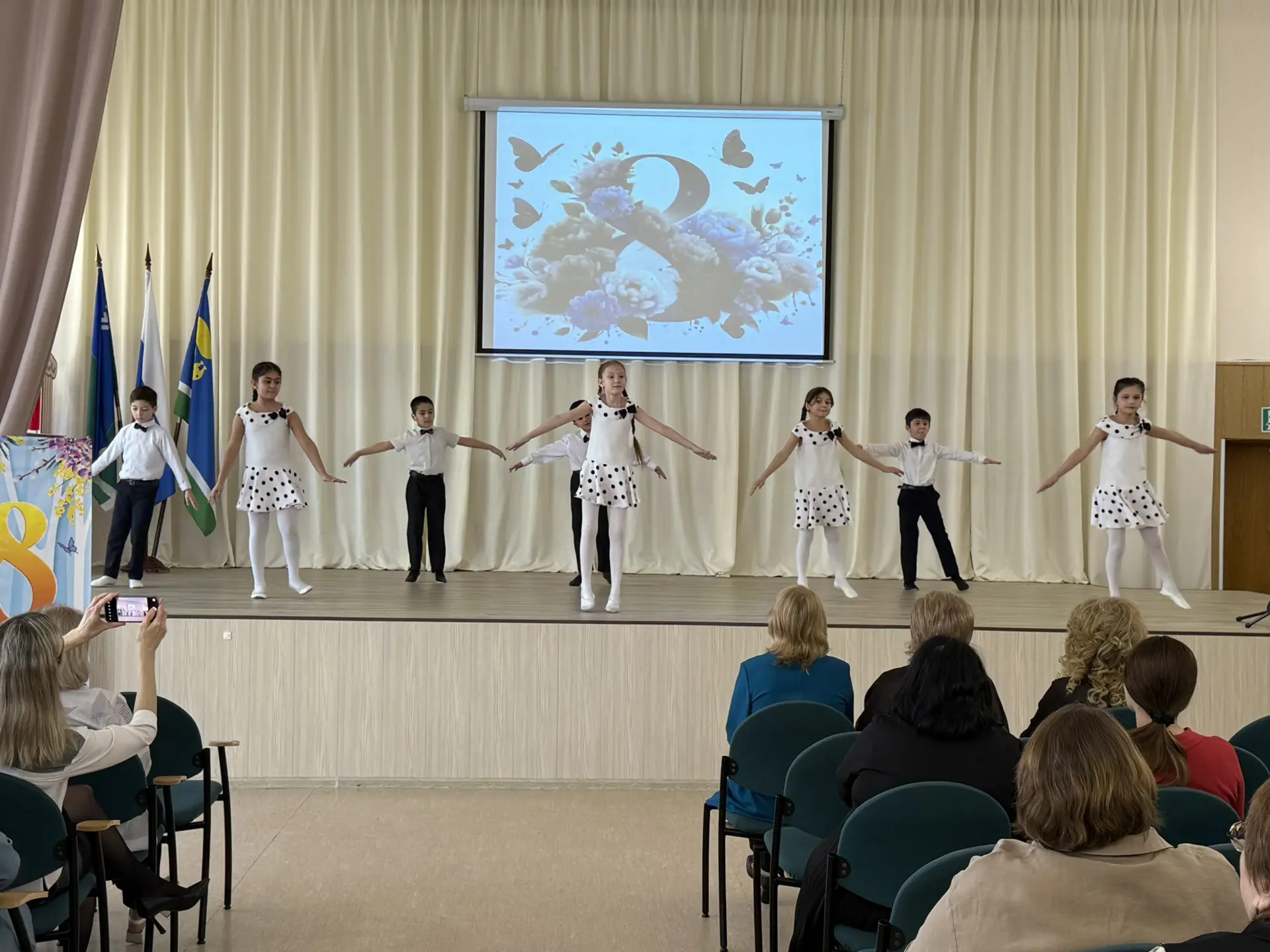 🌸 С праздником весны! 🌸 Сегодня в нашей школе прошел душевный концерт, посвященный Международному же