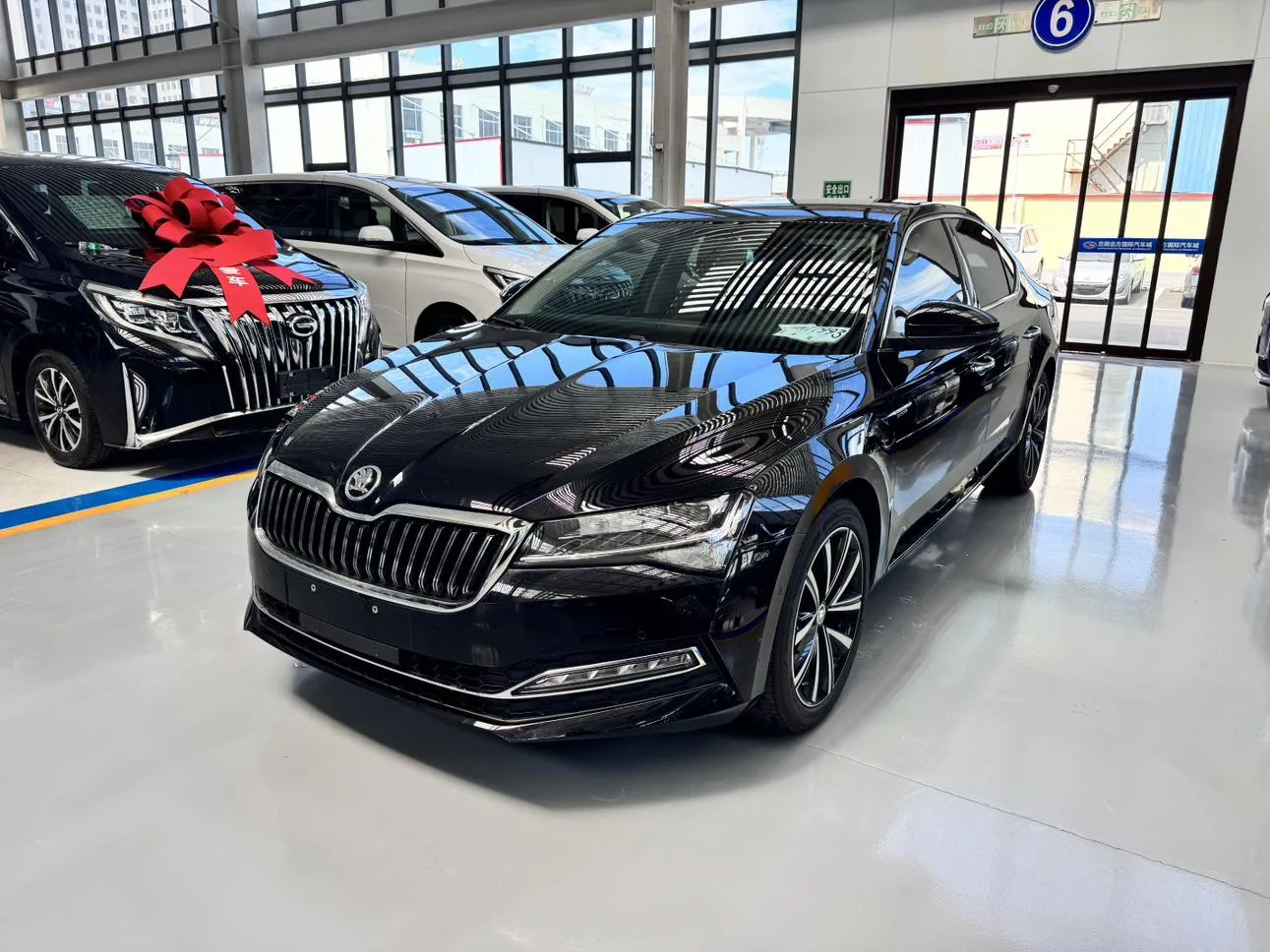 🚘Skoda SuperB 2026

✅Технические характеристики:
V — 1,4 / бензин / турбо / робот / 150 л.с. / 2WD
