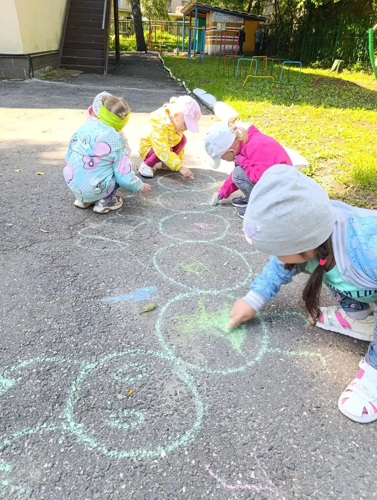 Маленькие художники в деле! 🖍️✨