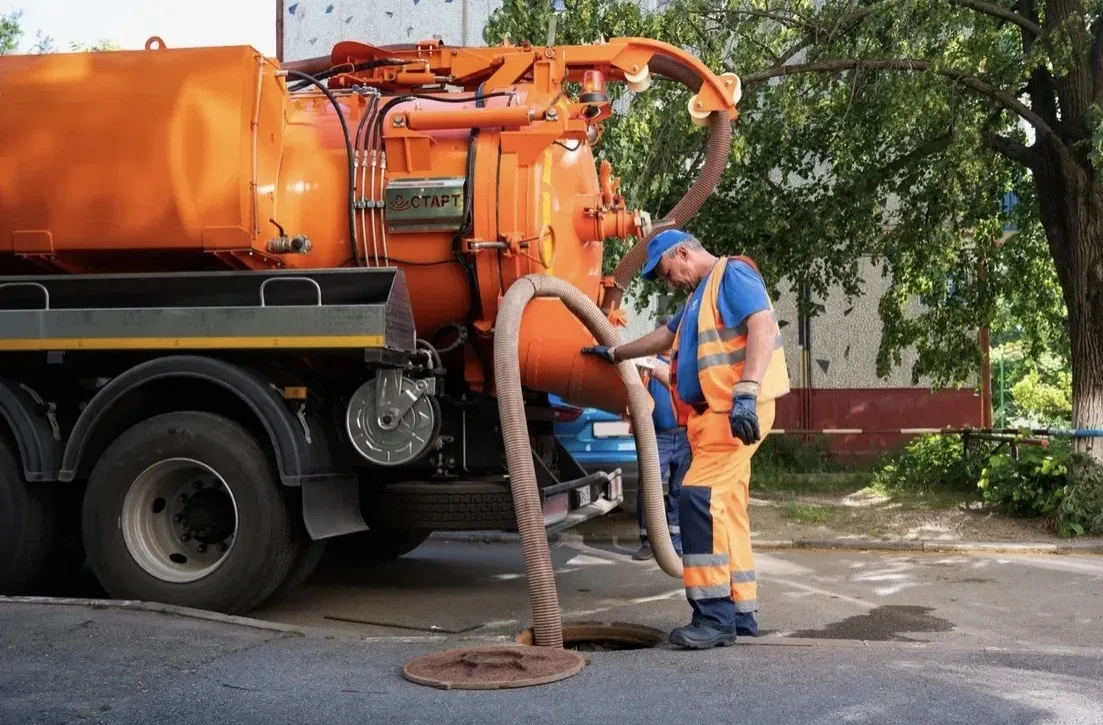 Росводоканал Армавир обследовал сети водоотведения по улице Маркова

С начала лета специалисты Росво