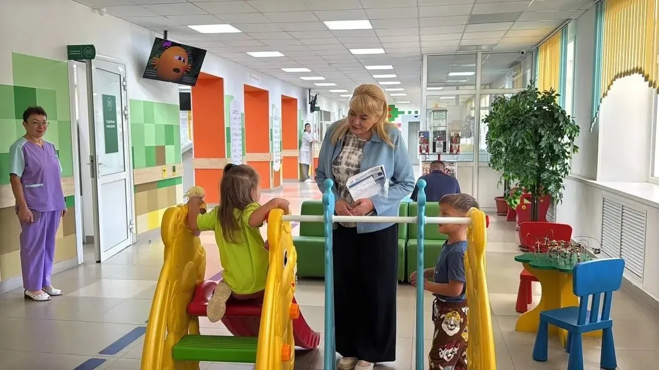 Сегодня заглянула в детскую поликлинику, встретилась с коллективом, обсудили то, что во...