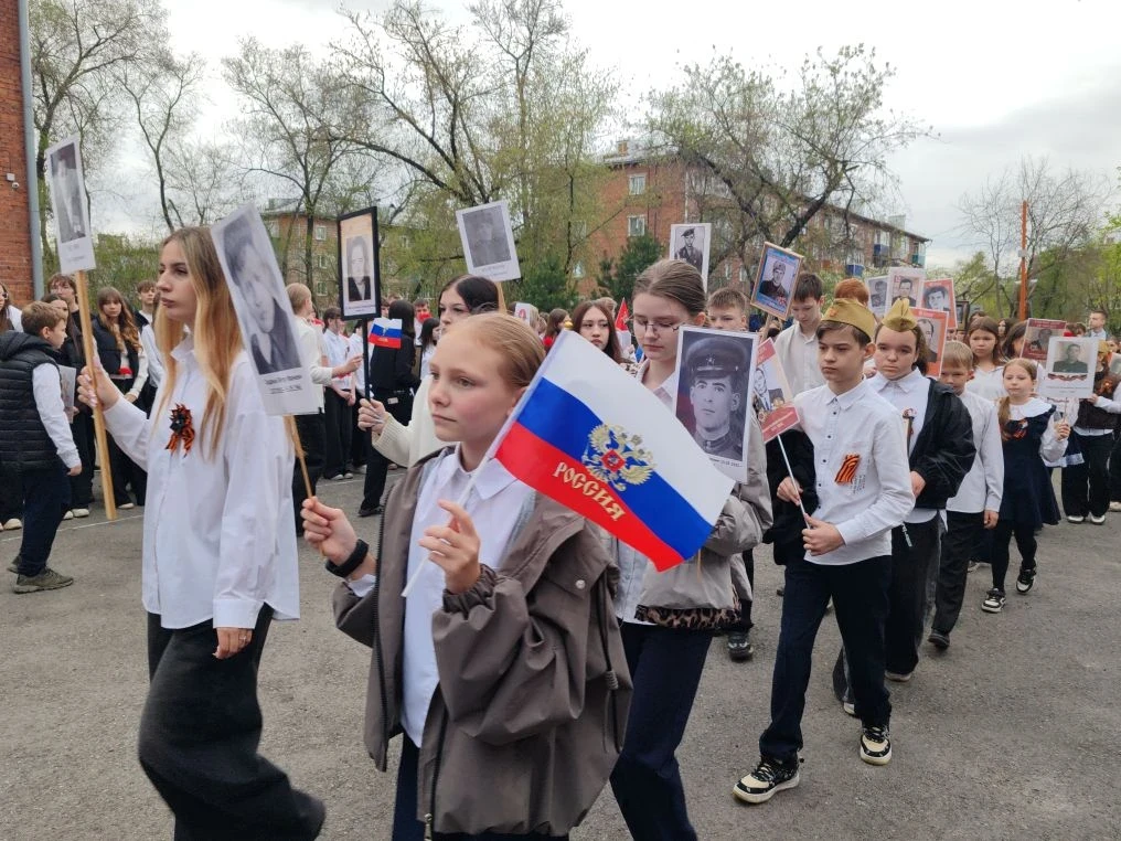 В Сердцах Наших – Вечная Память! 🕯️ Шествие Бессмертного Полка в нашей школе.  Накануне священного д