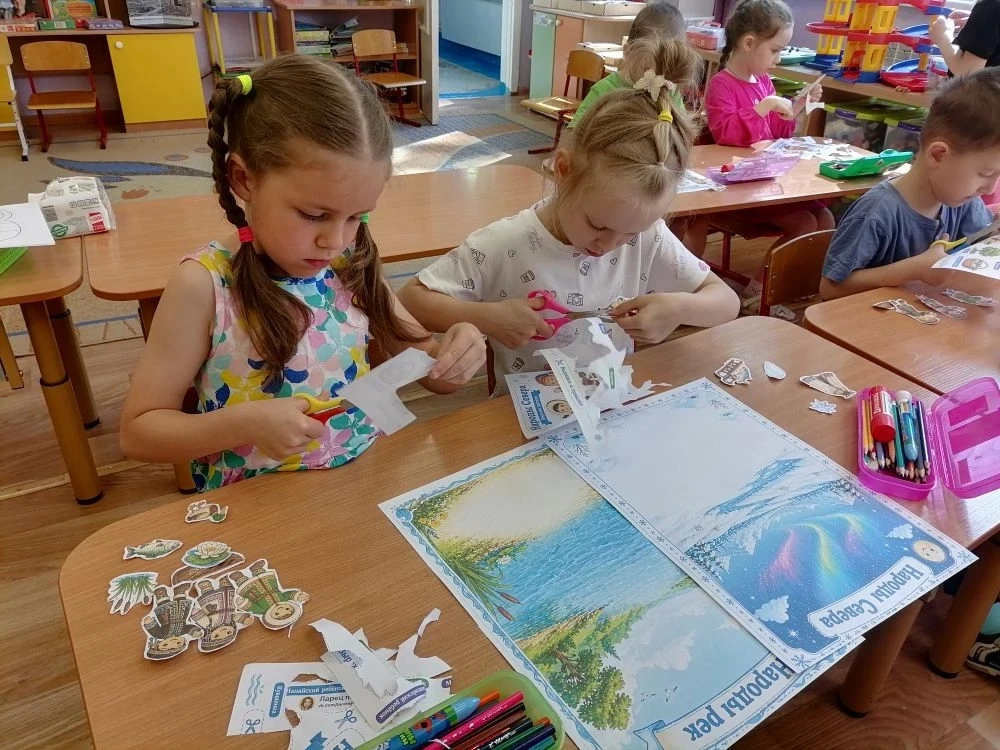 📸 Как мы отметили День России
В старшей группе прошло необычное занятие! Мы решили узнать, кто живе