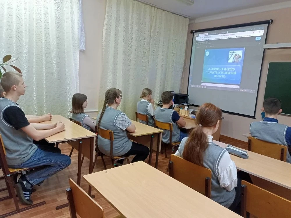 Увлекательное путешествие по полям и фермам нашей родной Смоленщины совершили учащиеся ...