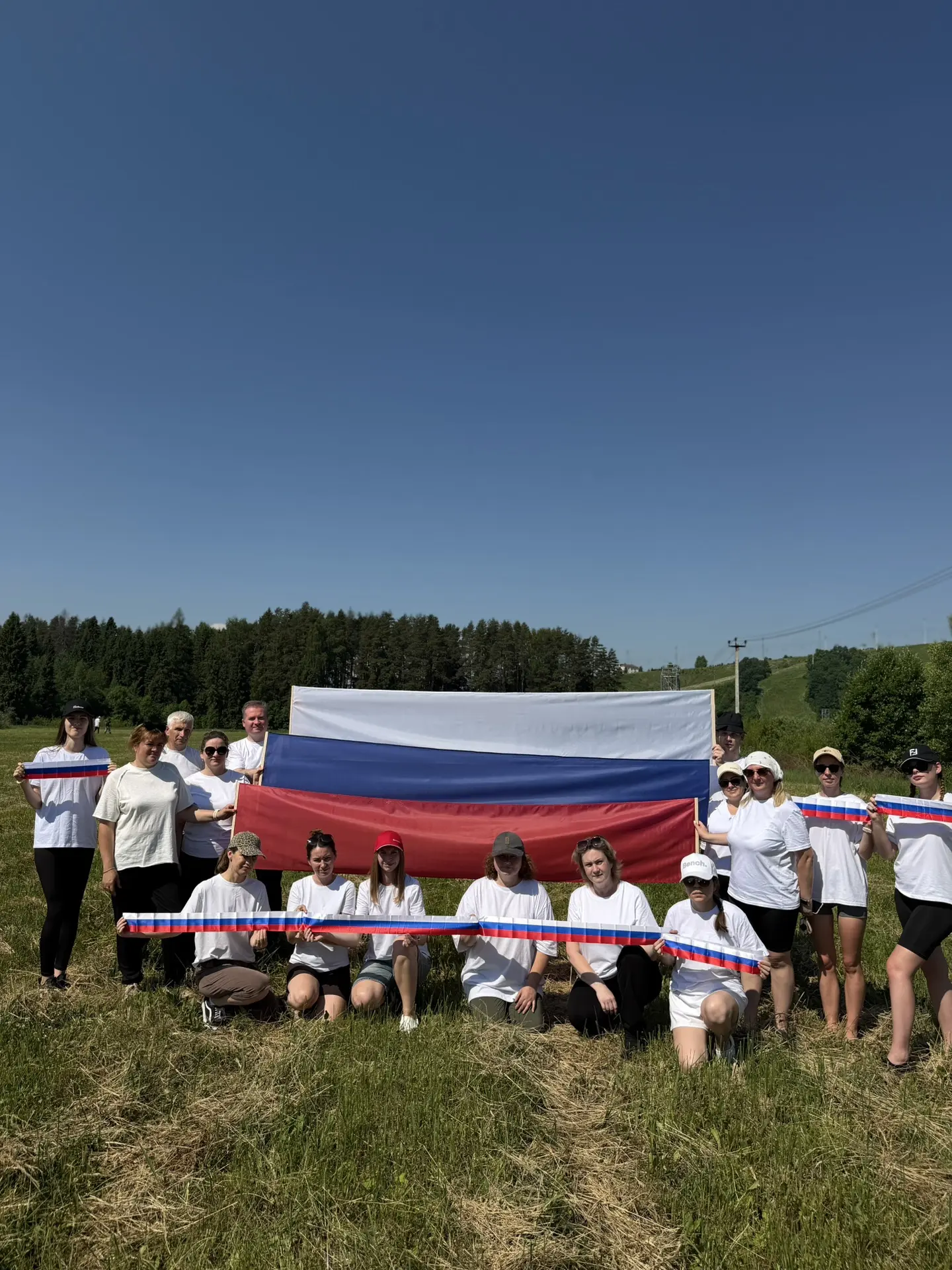 С праздником, дорогие друзья, наши ученики, родители и коллеги! Поздравляем вас с Днём России! 🇷🇺
