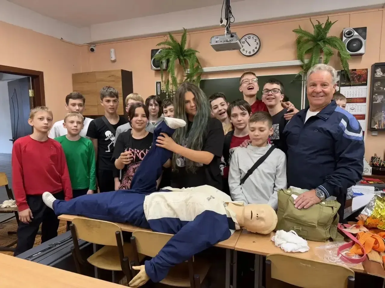 Мастер‑класс по оказанию первой помощи в нашем школьном лагере: учимся спасать жизни 🦸...