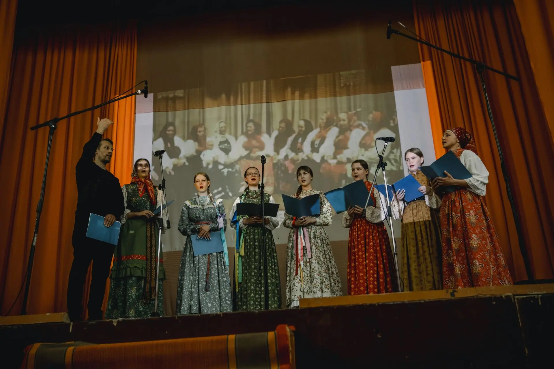 17 июля — Единый день фольклора!

Культура Урала богата традициями, которые передаются из поколения 