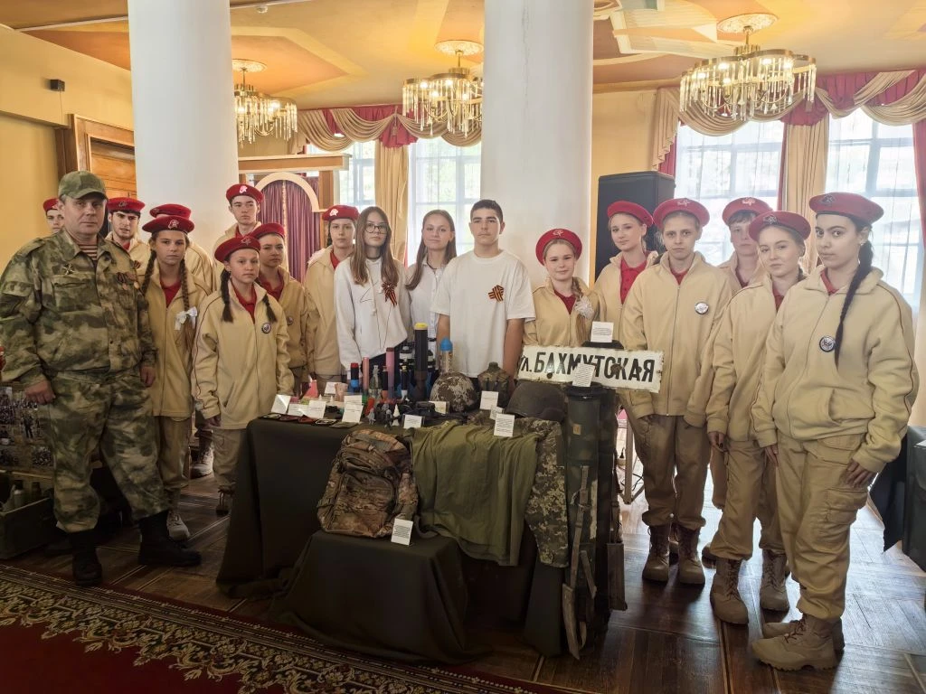 В Шахтинском драматическом театре состоялось торжественное мероприятие, посвященное 81-й годовщине П