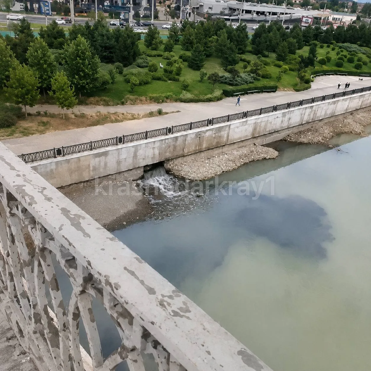 Прокуратура Краснодара всерьёз взялась за проблему сливов отходов в Кубань.  В Прикубанском округе п