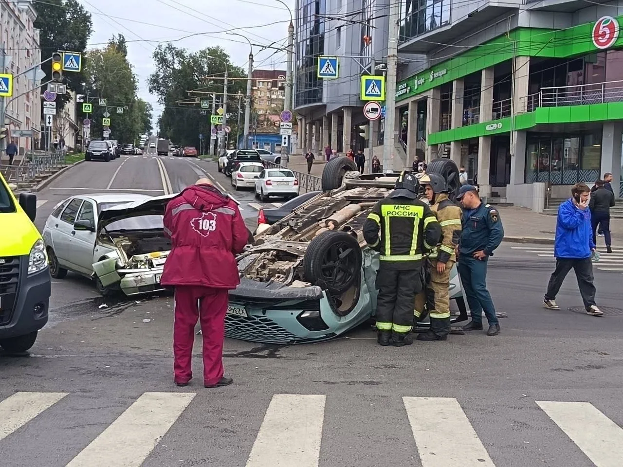 🚨 ДТП произошло на перекрёстке Горького и Венцека: столкнулись ВАЗ-2112 и каршерингова...