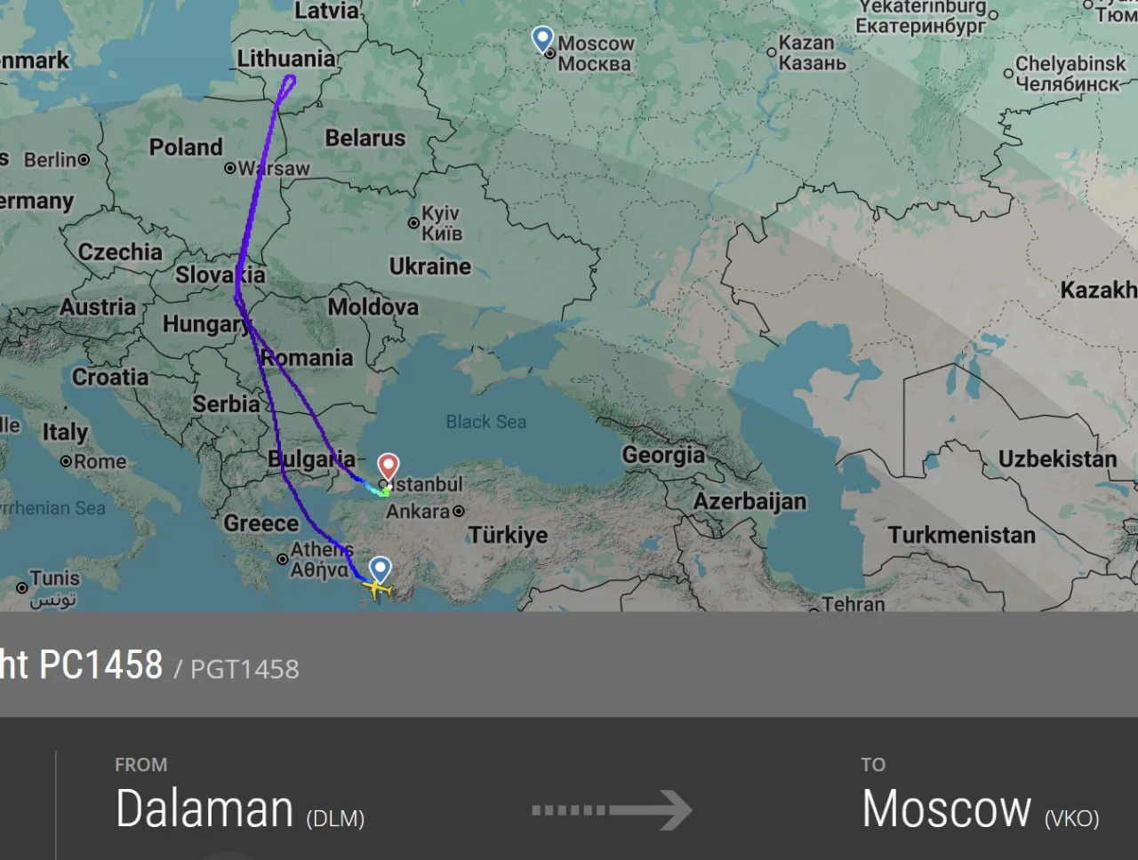 После объявления «ковров» в московских аэропортах десятки рейсов выбились из графика, а...