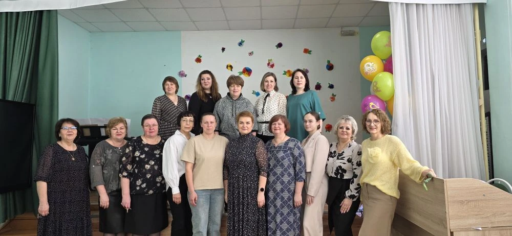 Дорогие женщины,девушки,девочки! 🌷✨   С праздником весны, света и красоты — с 8 Марта! 💐   В этот де