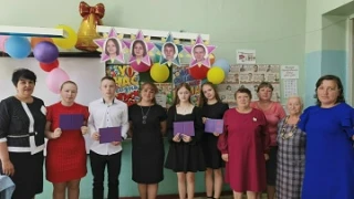 25 июня в нашей школе было особенно трогательно и торжественно! ￼￼


Мы поздравили наших выпускников