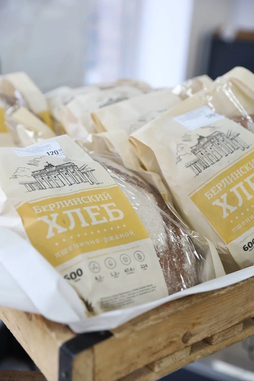 Поступление свежего хлеба 🥖  Ароматный, с хрустящей корочкой и правильной текстурой😍  Выпекается на 