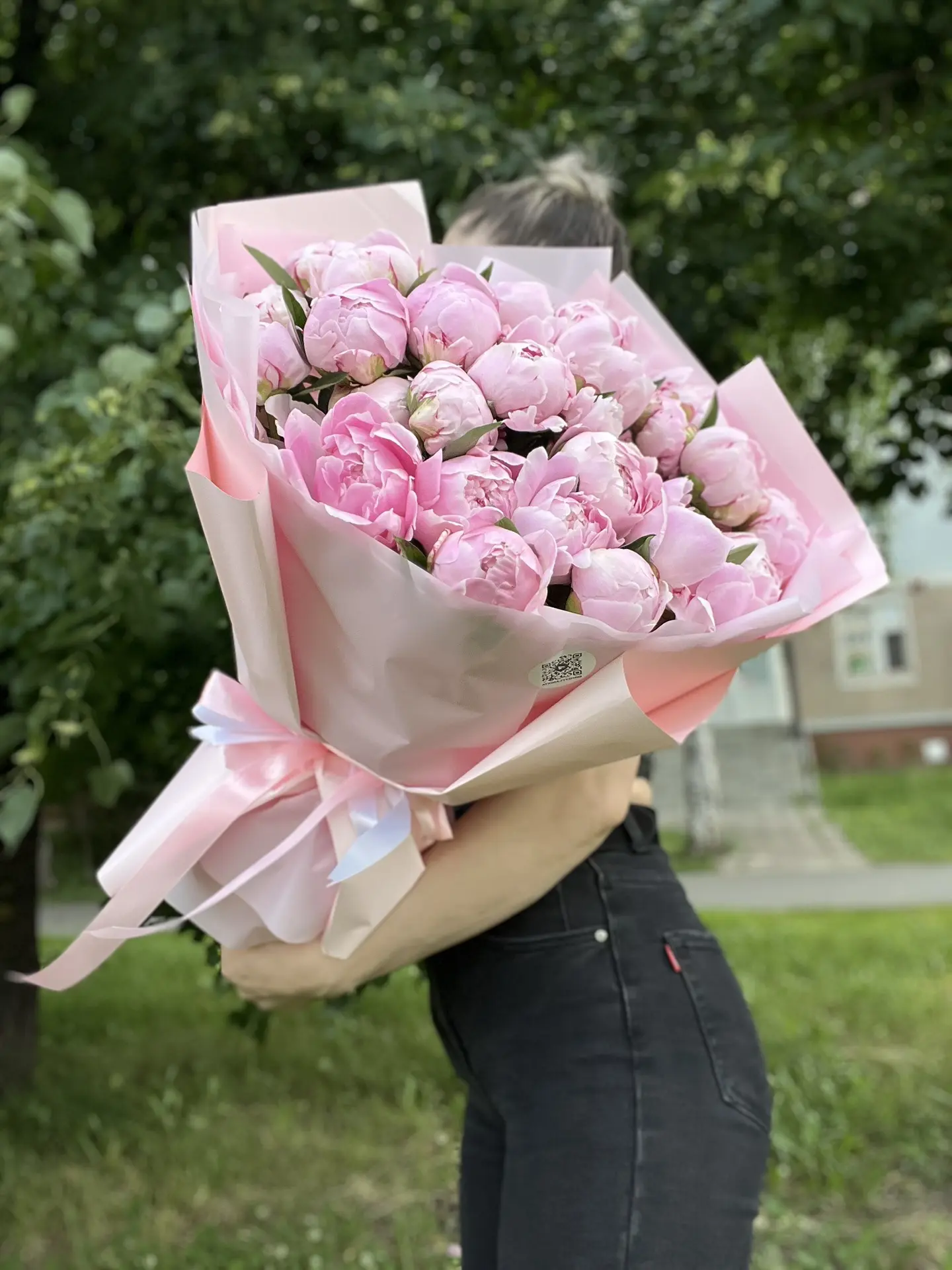Букет из 25 пионов — 200₽ за 1 шт.  
🔥🔥🔥🔥
Свежие цветы, красивое оформление и то самое настроени