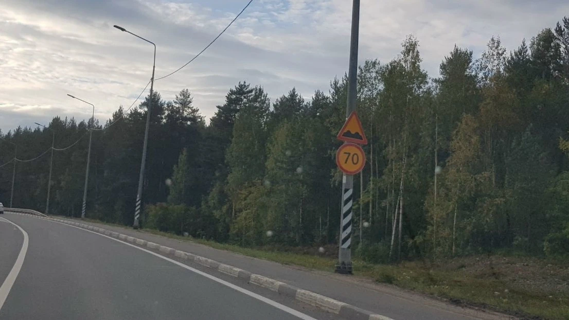 ✏️На заметку водителям: на Суоярвском шоссе по дороге в сторону аэропорта и обратно чер...