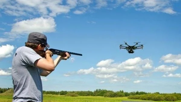 ⚡️В Госдуму внесен законопроект, освобождающий граждан от ответственности за стрельбу п...