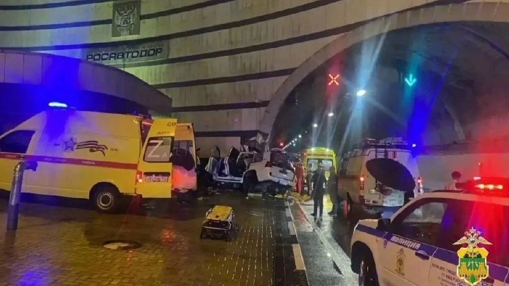 🕯️ В Сочи простились с семьёй, погибшей в страшном ДТП на Дублёре Курортного проспекта.

Трагедия п
