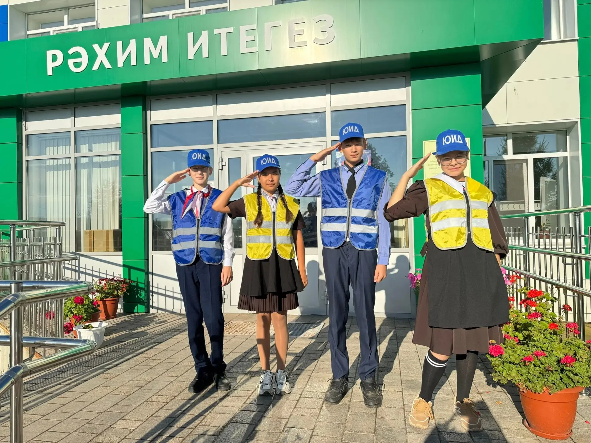 В рамках недели Безопасности Дорожного движения сегодня совместно с отрядом ЮИД прошел ...