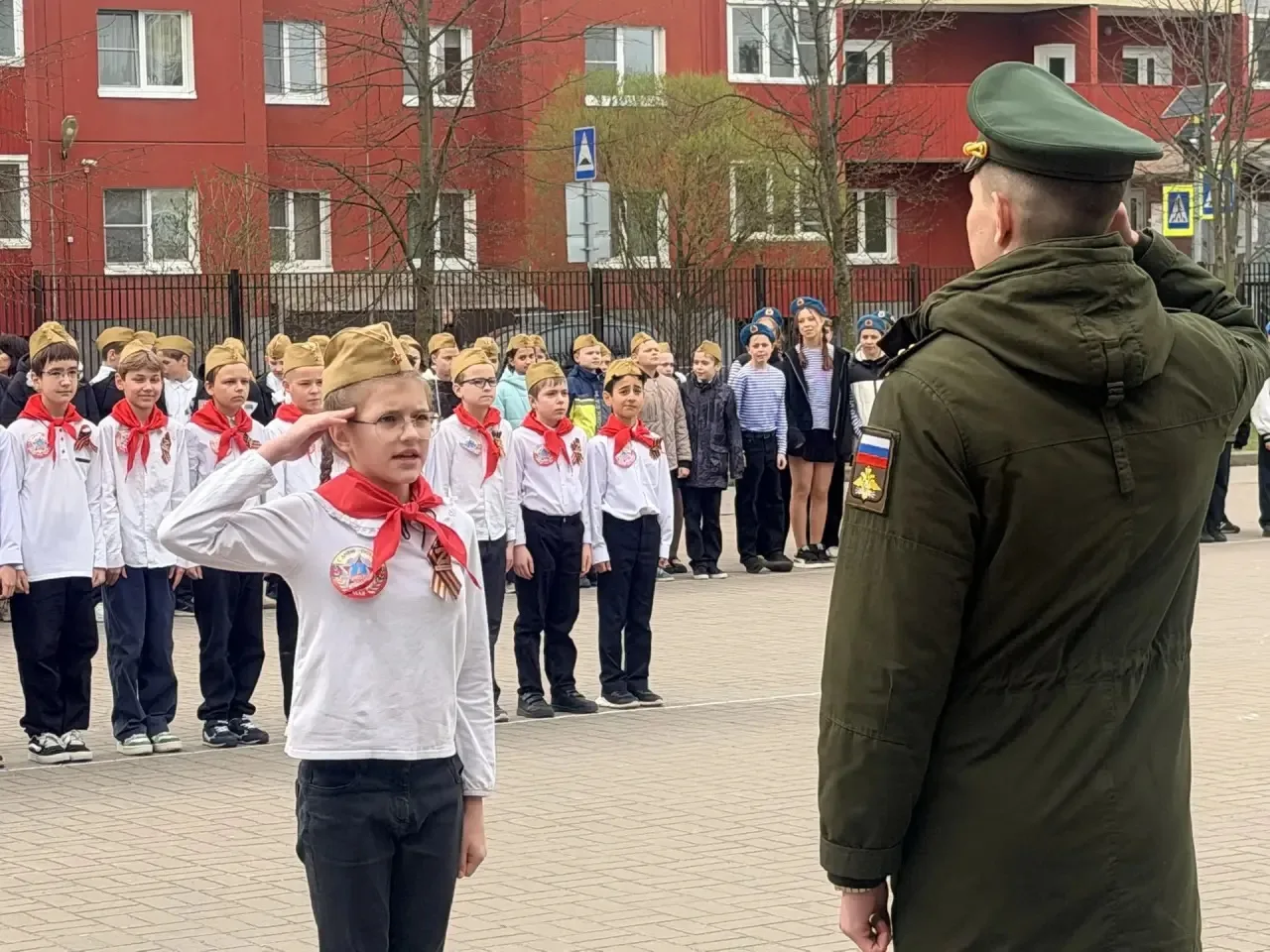 🇷🇺Линейка Памяти, акция «Георгиевская ленточка», смотр строя и песни - настоящий дух патриотизма!  С