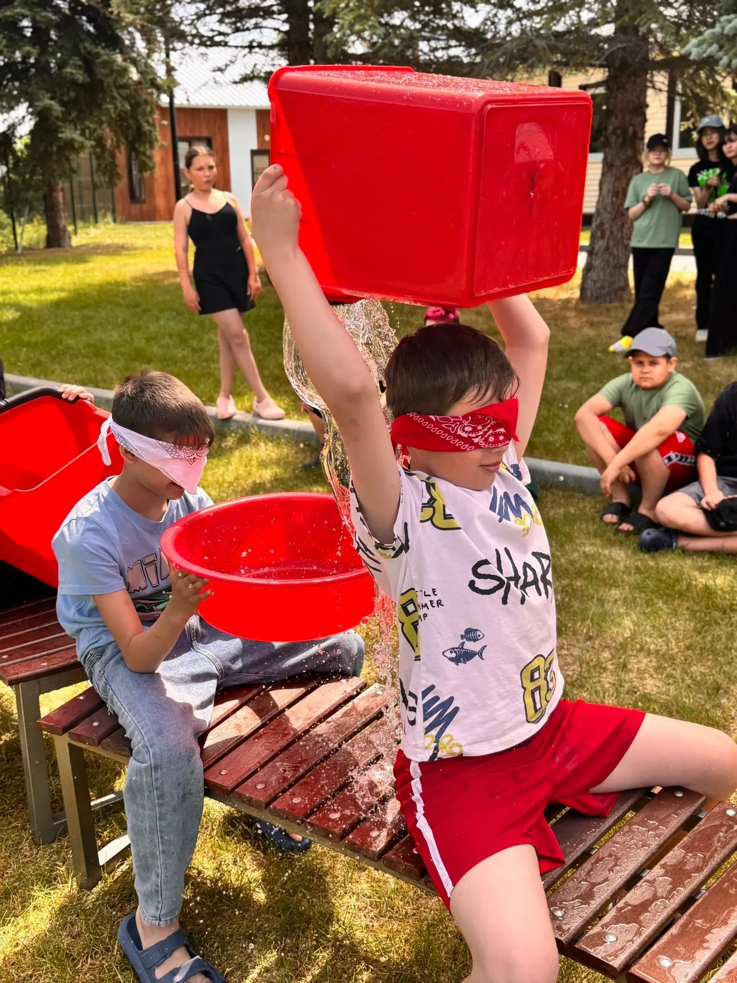 💦В лагере «Ласточка» прошли крутые водные игры! 

Особенно весело и шумно прошла командная эстафета